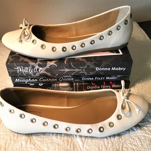 GH BASS Cream Ballet Flats with Grommets    Size 7 - Picture 2 of 11